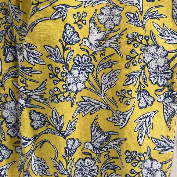 🆕 Universal Thread 🦩 Women’s Yellow printed shorts Sz:Small - Picture 2 of 6